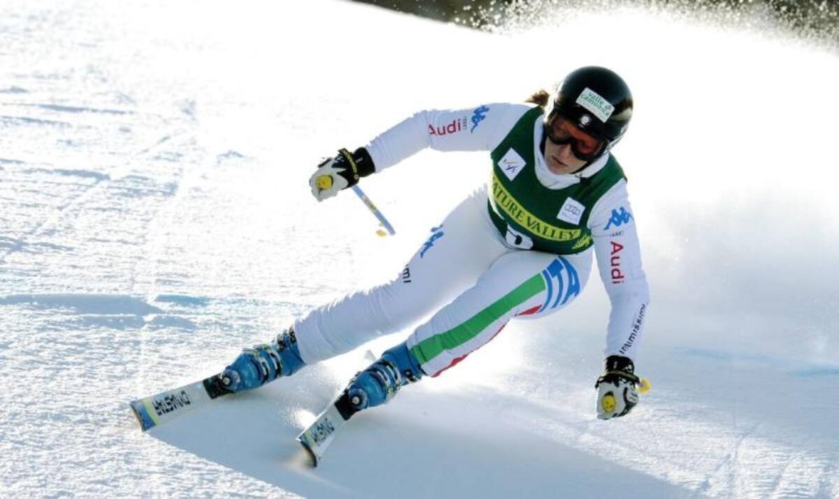 La italiana Elna Fanchini entrena para la prueba femenina de descenso durante la copa del mundo de Esquí Alpino