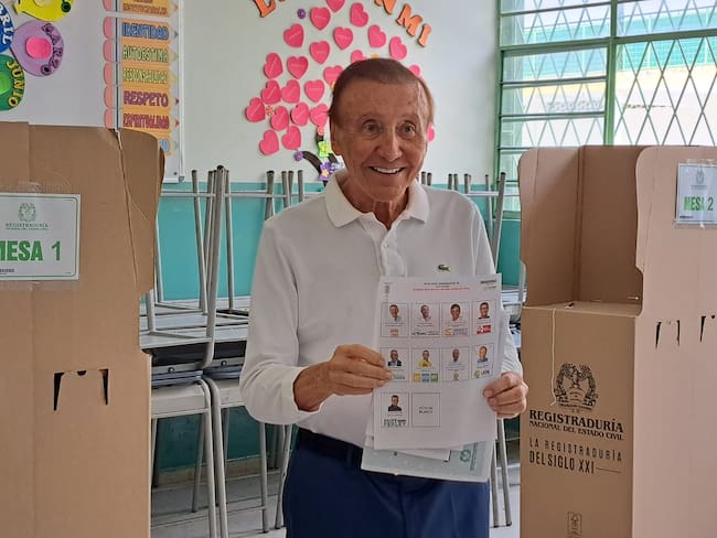 ¡Sí votó! Por primera vez Rodolfo Hernández apareció públicamente para ejercer su derecho