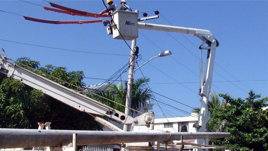 Mediante su cuenta de twitter, el alcalde de Barranquilla Alejandro Char se refirió al anuncio del Ministro de Hacienda Alberto Carrasquilla sobre el aumento en las tarifas de energía. Foto: Colprensa