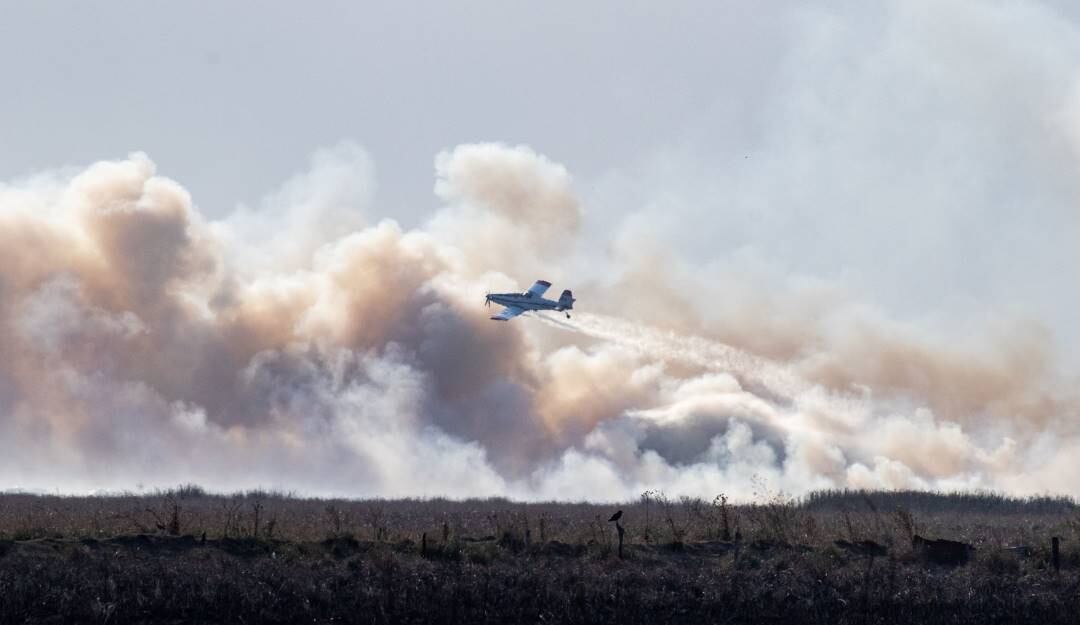 Labores de control de incendios en Argentina causados por el cambio climático.                         Foto: Getty 