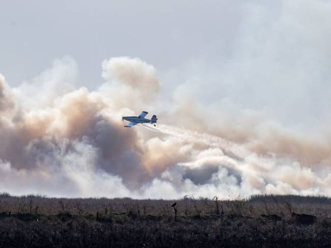 Labores de control de incendios en Argentina causados por el cambio climático.                         Foto: Getty 