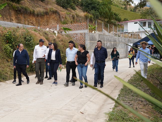 Mintransporte entrega 15 nuevas obras del programa Caminos Comunitarios en Nariño