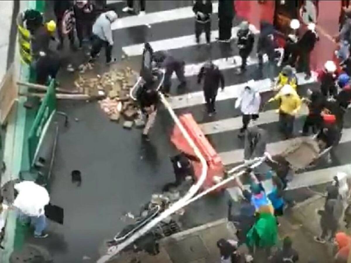 En disturbios terminó una de las dos movilizaciones en Medellín
