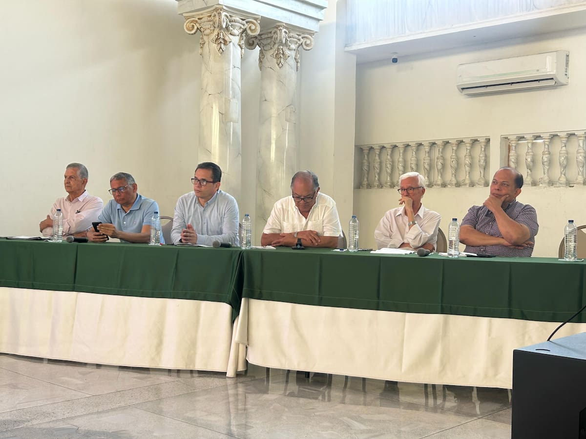 “La crisis energética en la Costa no se soluciona con paneles solares”: exsenador Robledo