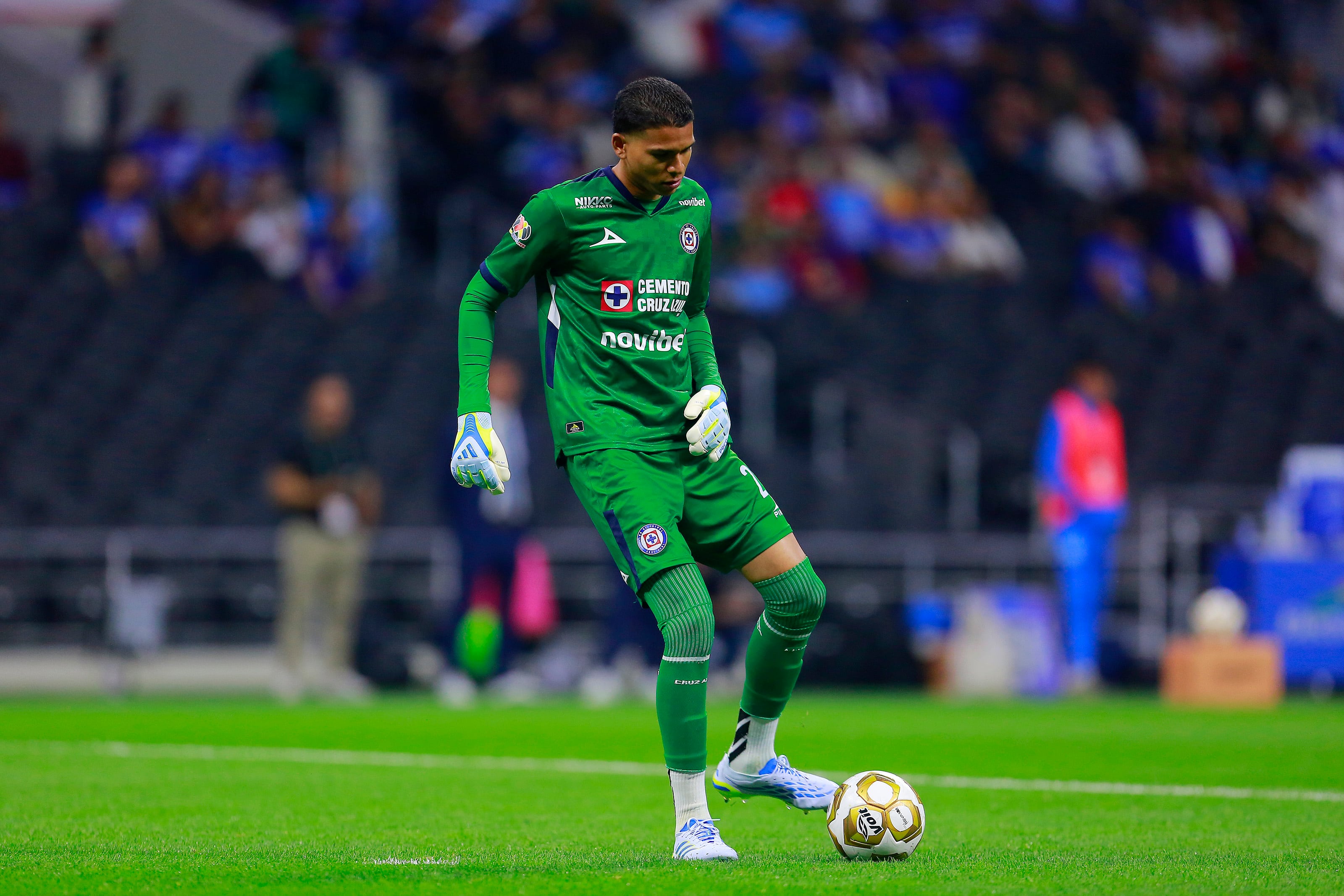 MEXICO CITY, MEXICO - MAY 9: Kevin Mier goalkeeper of Cruz Azul controls the ball during the quarterfinals second leg match between Cruz Azul and Atlas as part of the Torneo Clausura 2026 Liga MX at Banorte Stadium on May 9, 2026 in Mexico City, Mexico. (Photo by Mauricio Salas/Jam Media/Getty Images)