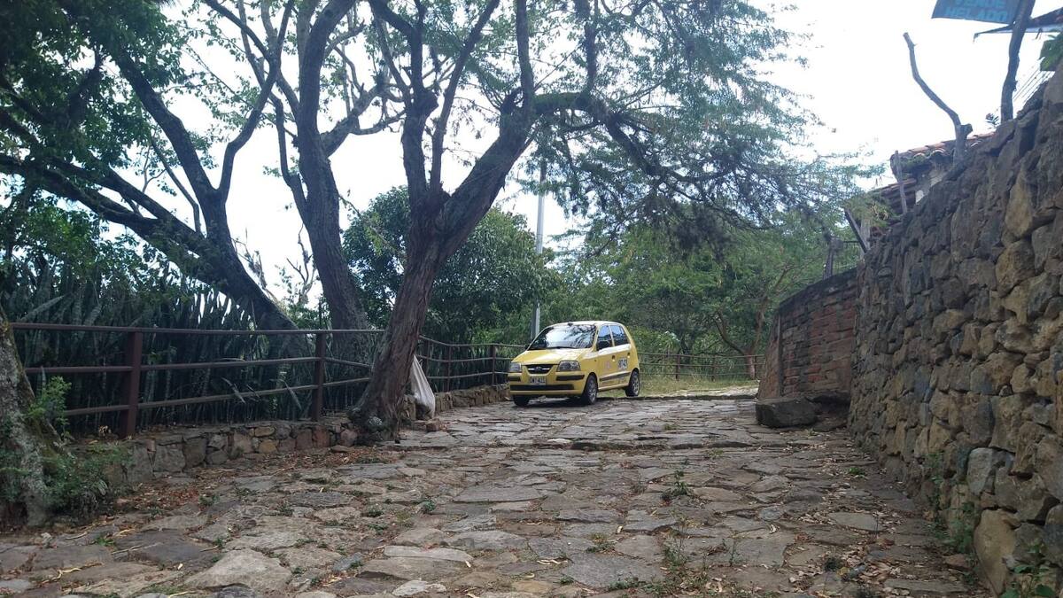Rechazo por taxista que se metió por el camino real de Los Santos