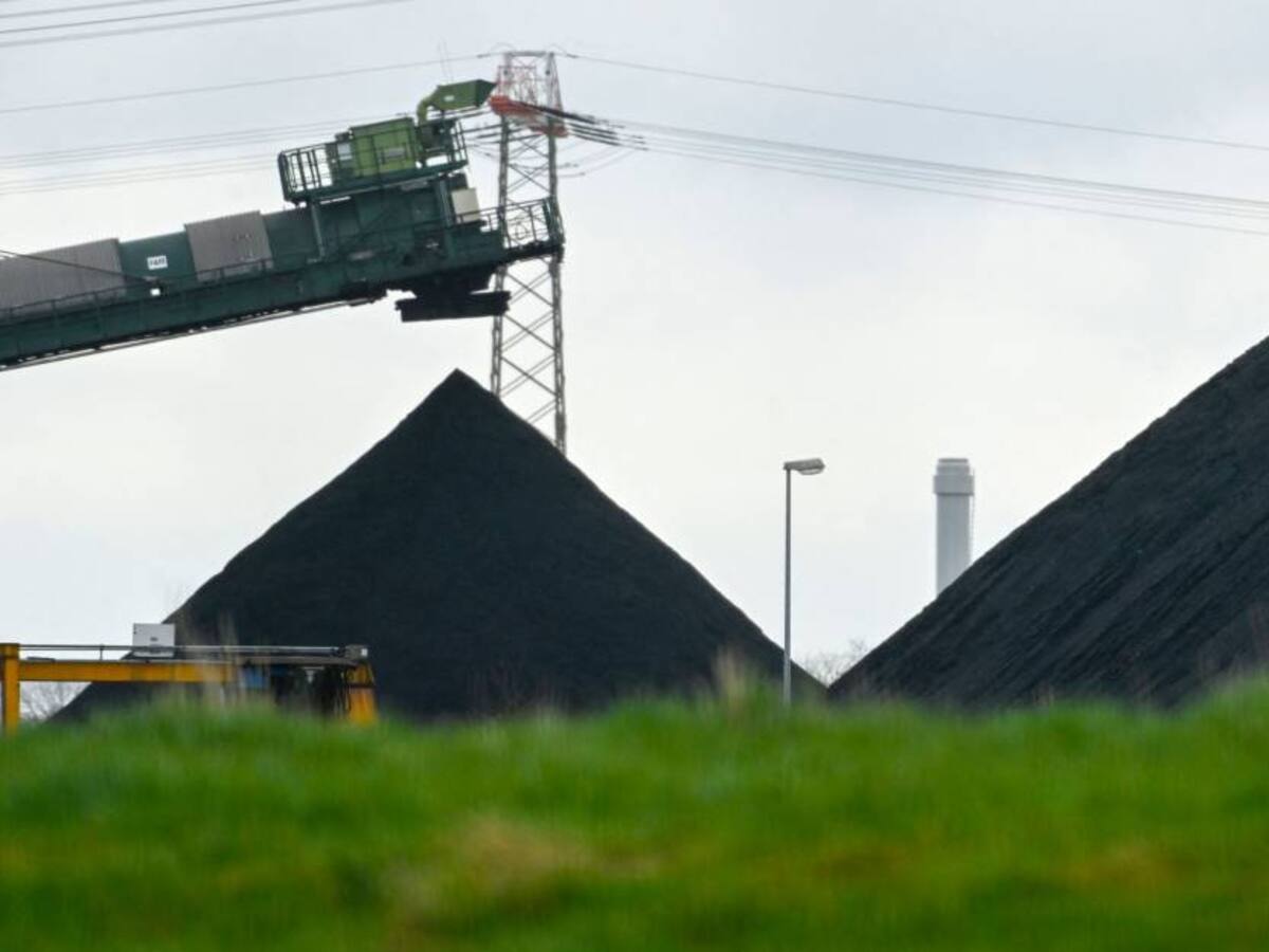 Unión Europea aprueba sanciones energéticas contra Rusia