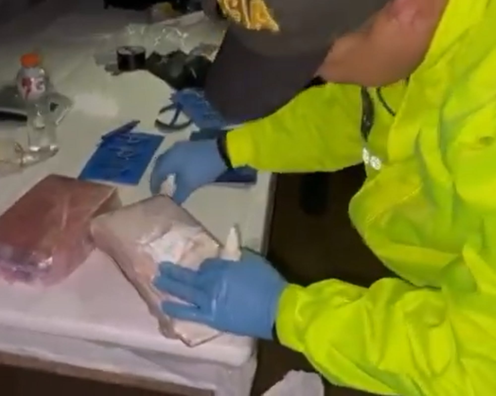 El operativo conjunto, desarrollado en una región del Cauca, se concentró en estupefacientes que pertenecían a disidencias armadas.
(Foto:   Cortesía MinInterior Ecuador)