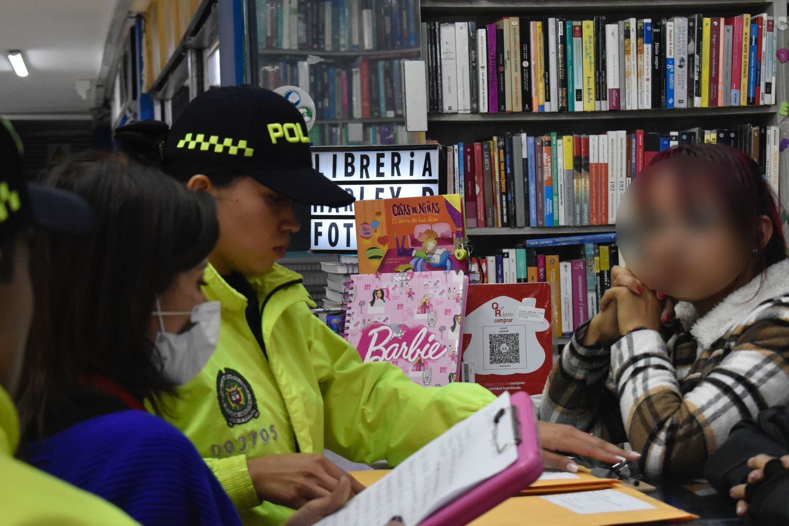 Bogotá: Realizan extinción de dominio a 23 inmuebles dedicados a venta de libros piratas