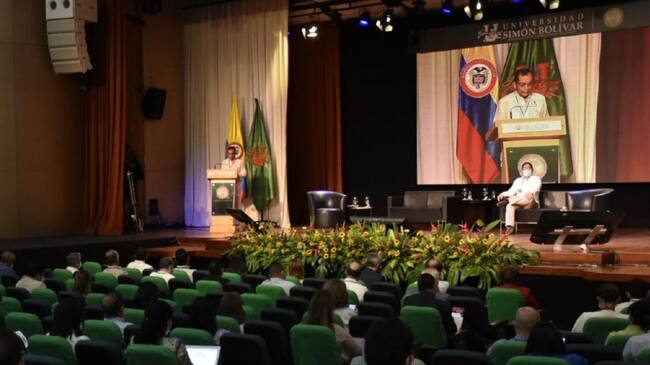 Foro en el teatro José Consuegra Higgins.