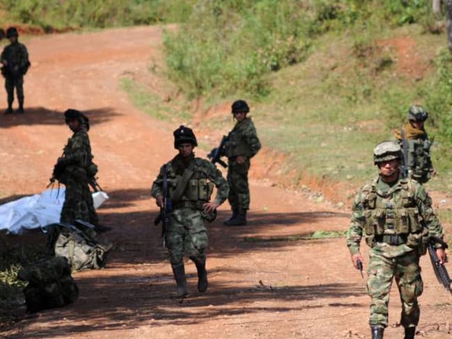 Emboscada del ELN deja 11 soldados y un policía muertos