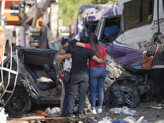 “Eran amigos, conocidos, vecinos”: familiar de víctima de atentado en la Vía Panamericana. Crédito: EFE