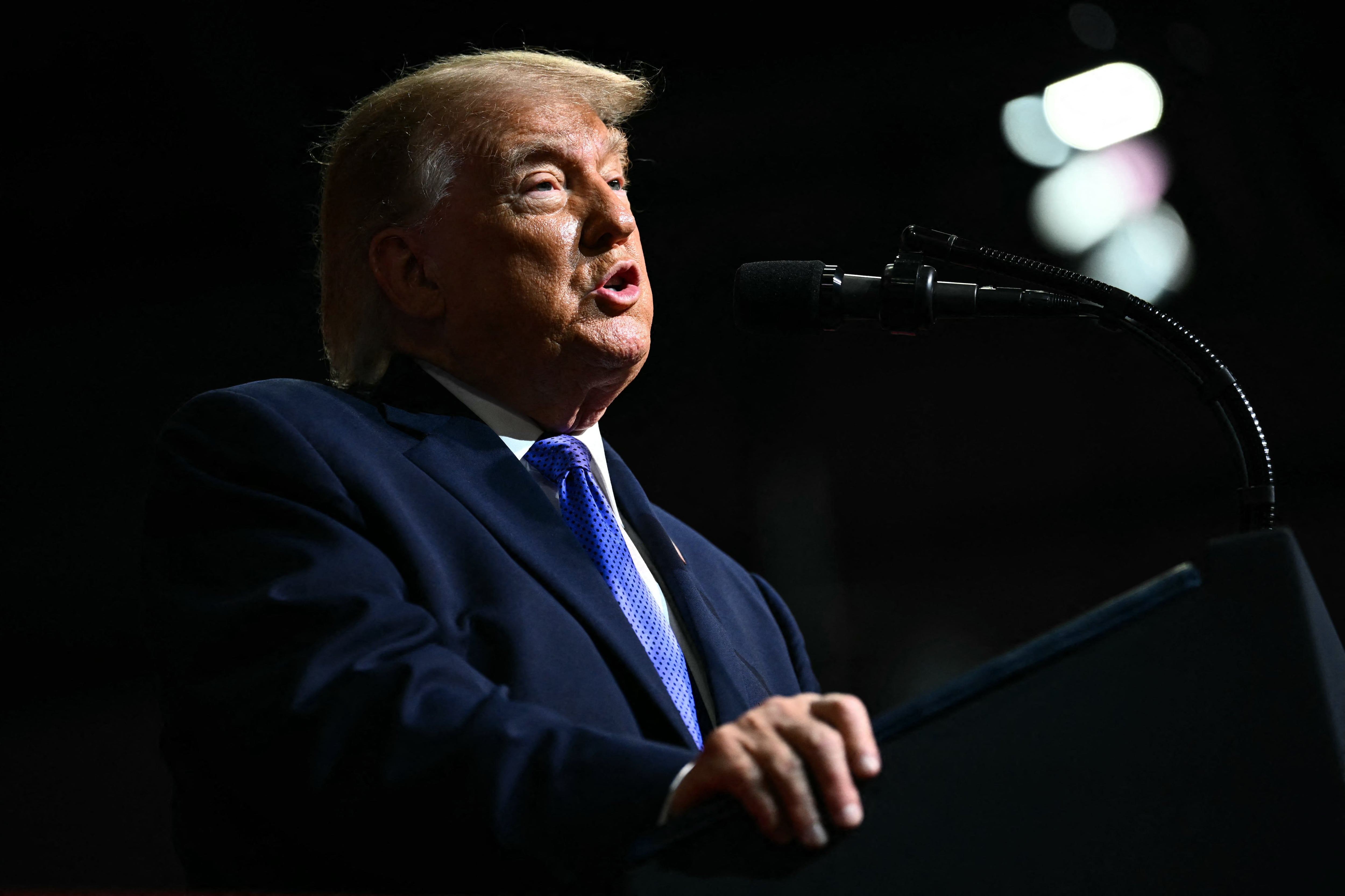 US President Donald Trump speaks at a midterm campaign rally at the Rock Hill Sports & Event Center in Rock Hill, South Carolina on October 29, 2026. Imagen tomada de AFP (Crédito: KENT NISHIMURA / AFP)