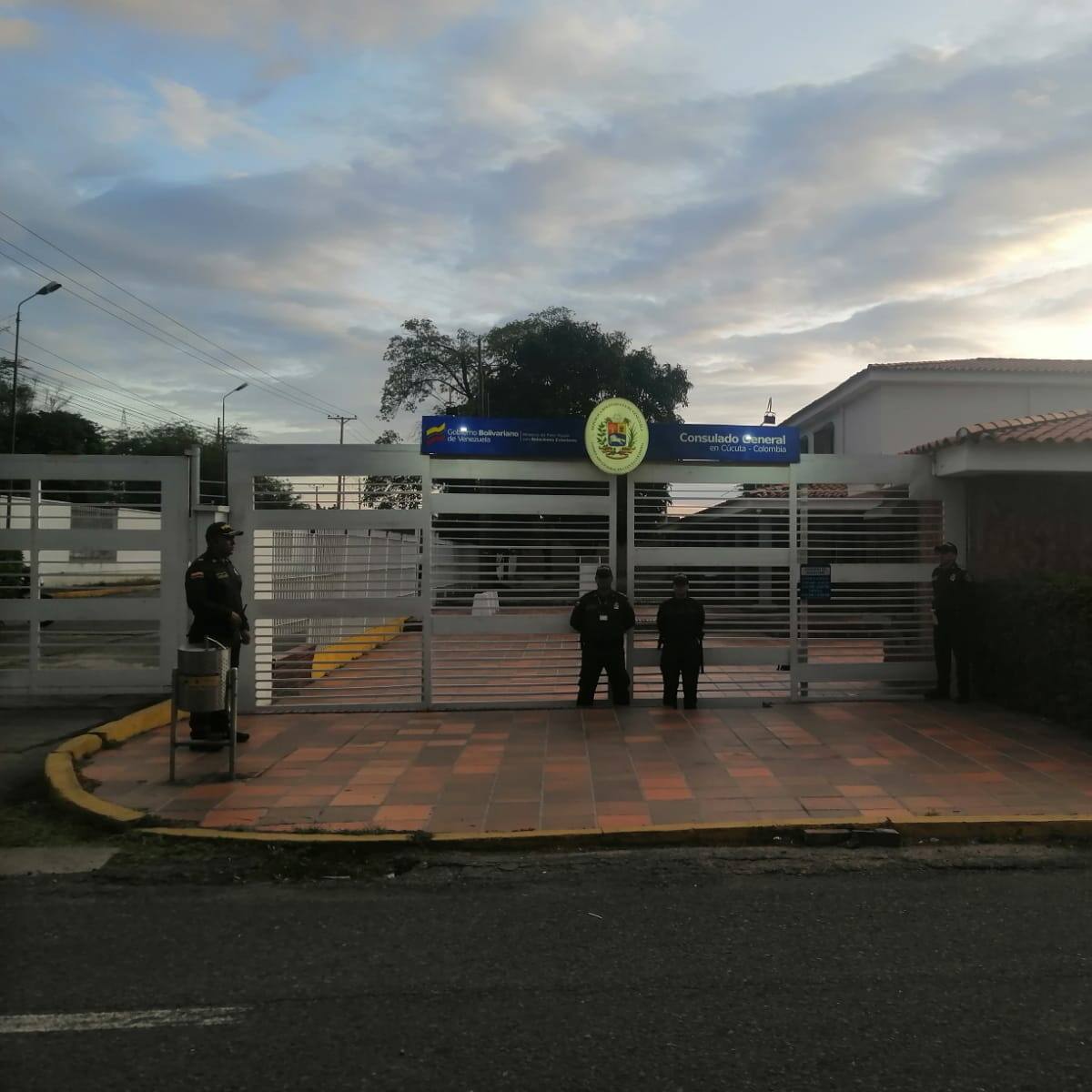 Venezolanos en Cúcuta madrugaron para votar en el consulado