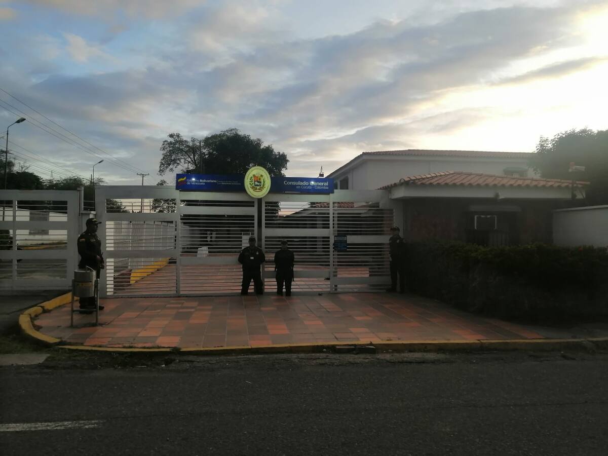 Venezolanos en Cúcuta madrugaron para votar en el consulado