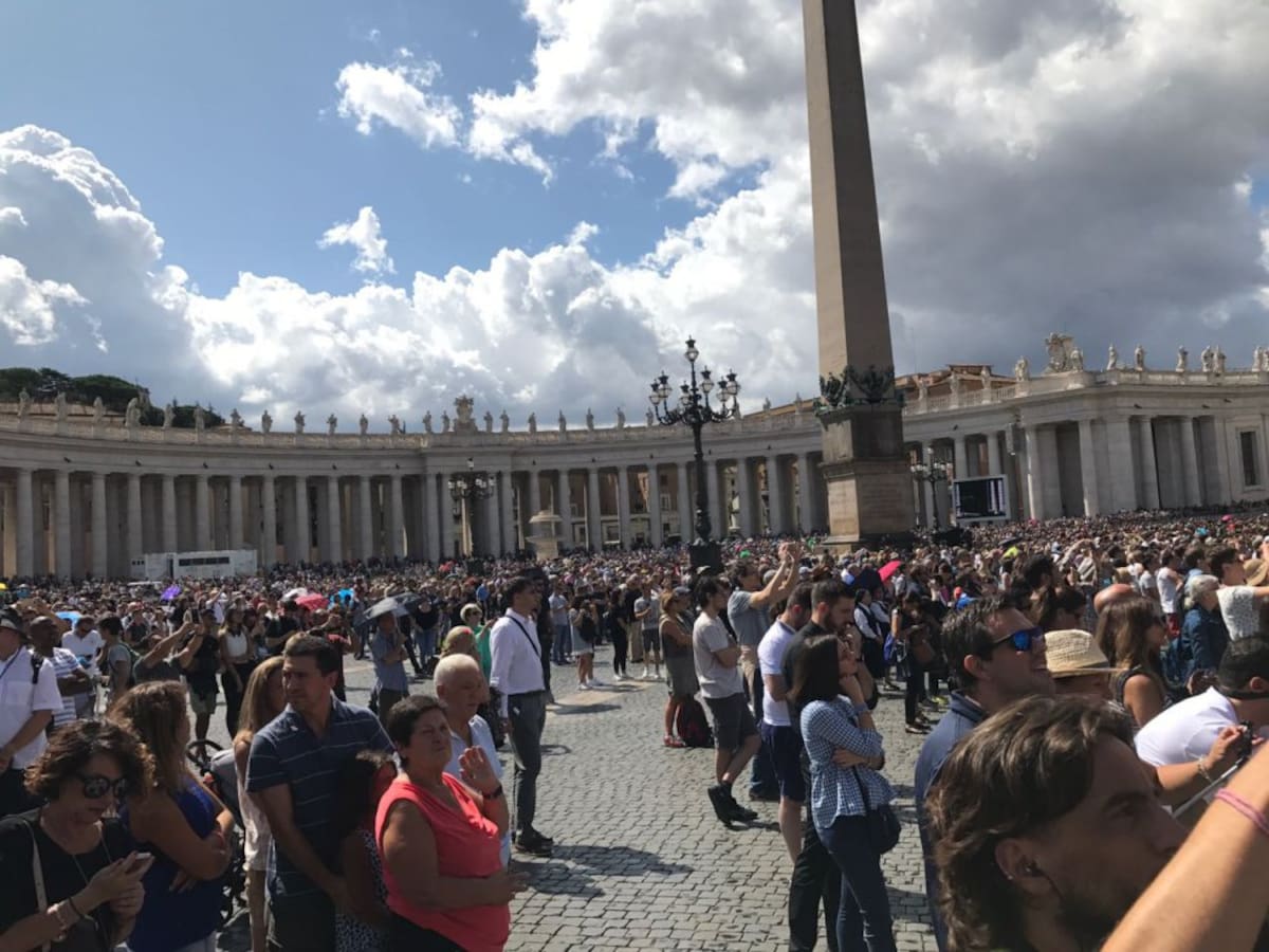 Miles de fieles del mundo en el Vaticano escucharon este domingo su mensaje.