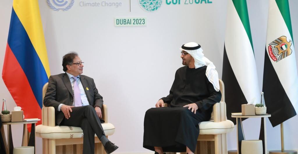 Presidente de Colombia, Gustavo Petro, junto al presidente de Emiratos Árabes Unidos,  Mohamed bin Zayed Al Nahyan. Foto: Presidencia, archivo