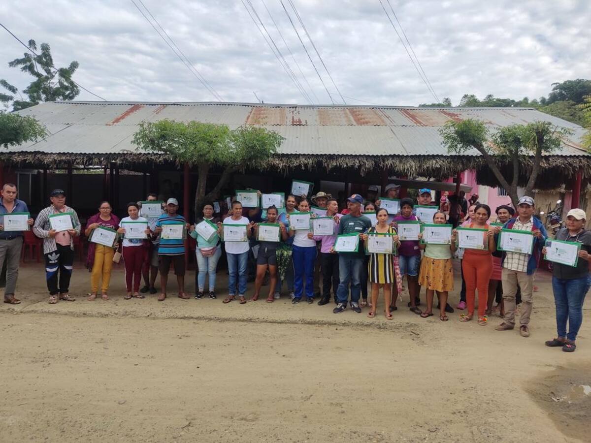 Entregan baldíos de la Nación a familias campesinas de Ayapel, Córdoba