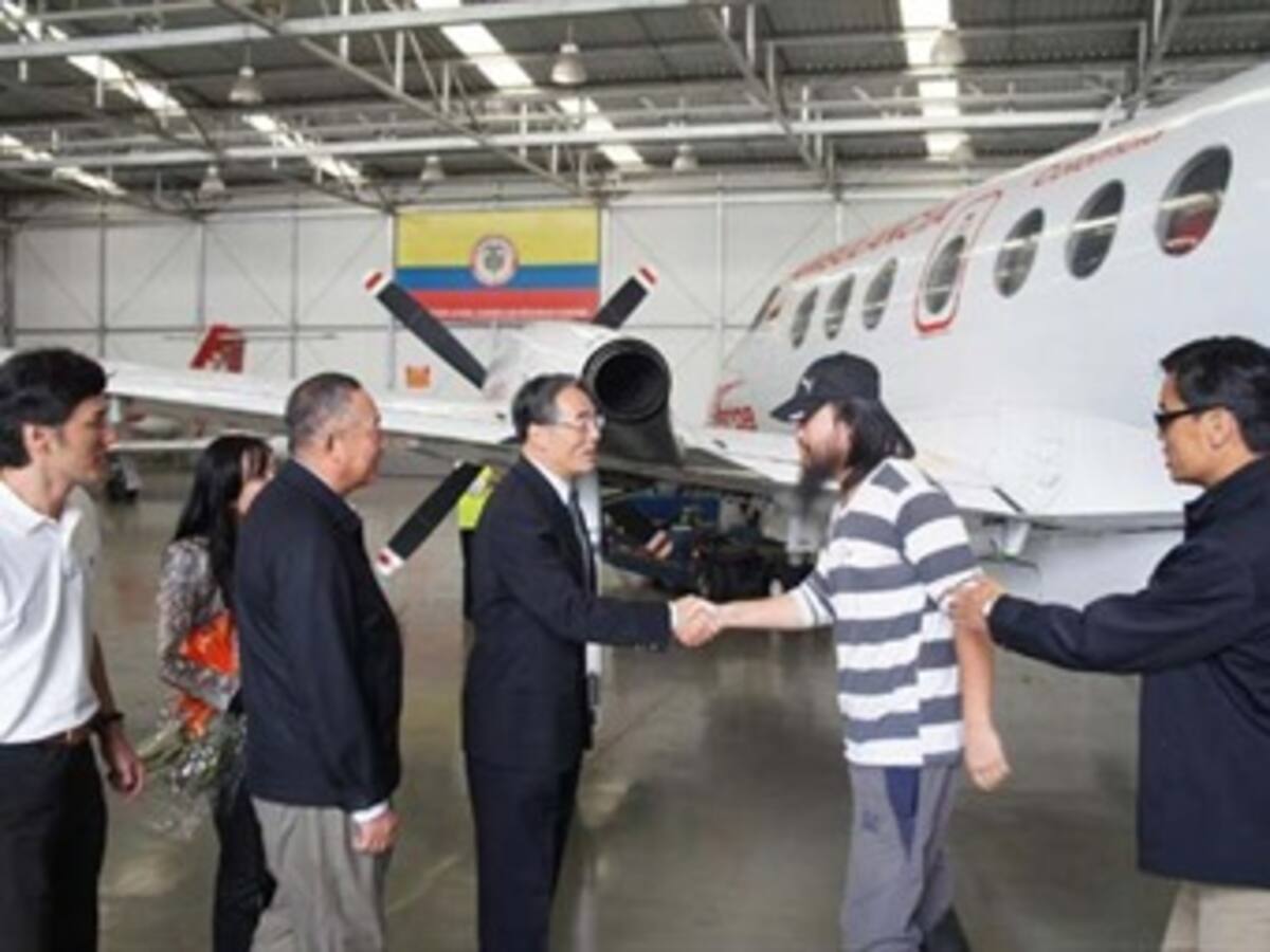 Farc cobraron 2 millones de dólares por liberar a ciudadanos chinos: Uribe