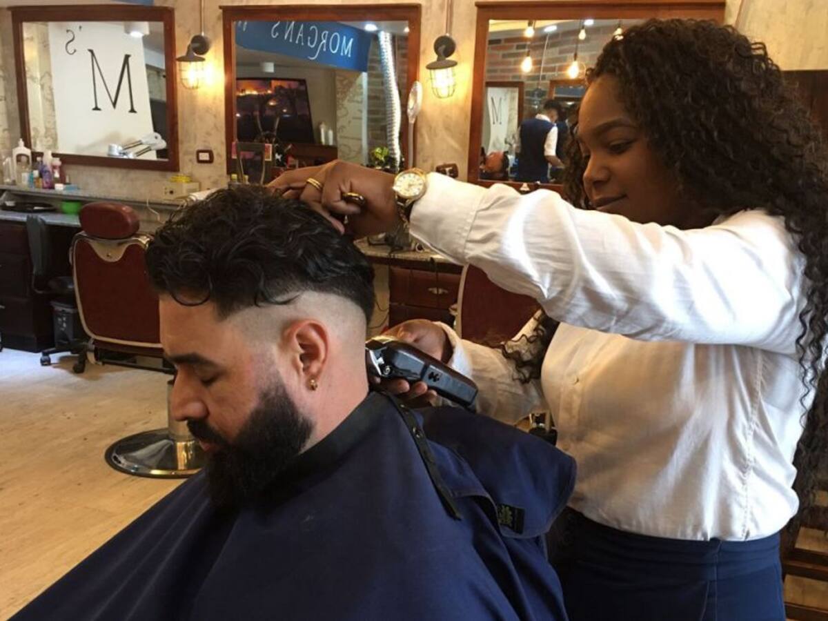 Jessica González: una barbera que inspira a las mujeres en Cartagena