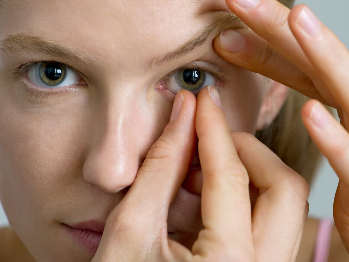 Crean lentes de contacto que permiten ver en la oscuridad y con los ojos cerrados