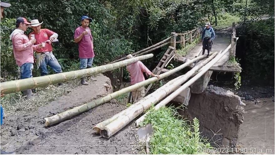 Puente caído que afectó a los estudiantes-foto cortesía