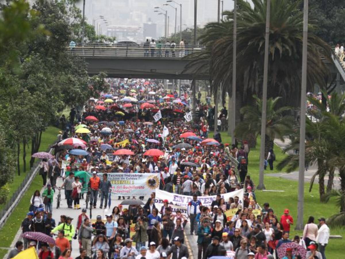 Colegios públicos a paro de 24 horas el martes
