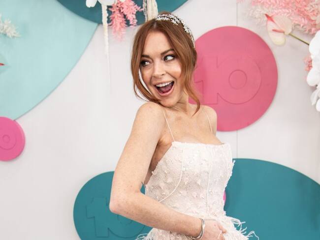 Con lujoso anillo se comprometió Lindsay Lohan, actriz de Juego de Gemelas