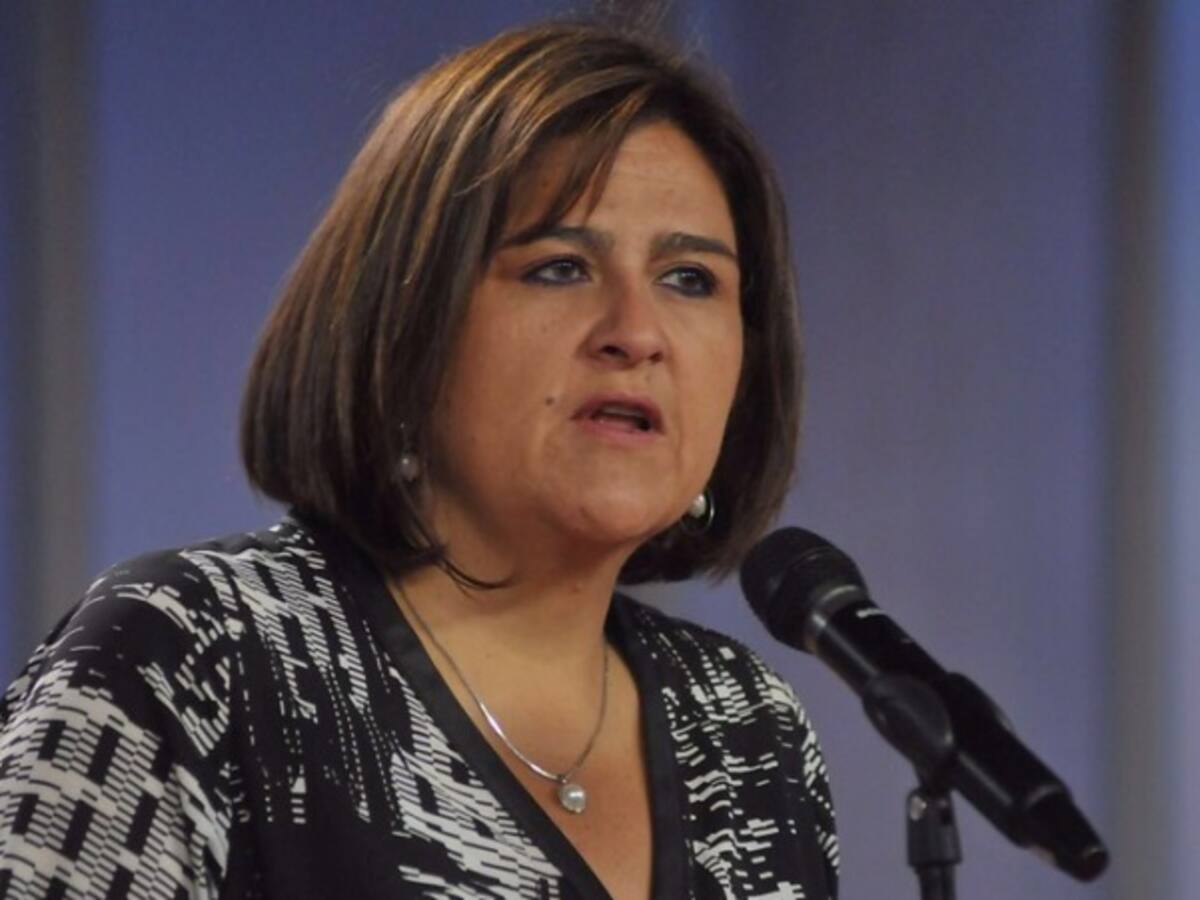 Exministra María Lorena Gutiérrez seguirá a cargo de Comisión Especial que investiga a la Policía