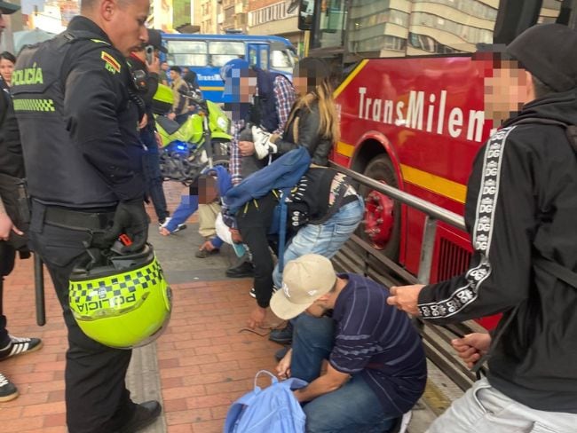 Revendedores de pasajes de Transmilenio fueron trasladados a Centros de Transitorios de Protección. Foto: Prensa Secretaría de Seguridad.