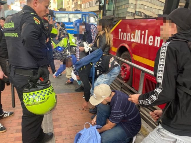 Revendedores de pasajes de Transmilenio fueron trasladados a Centros de Transitorios de Protección. Foto: Prensa Secretaría de Seguridad.