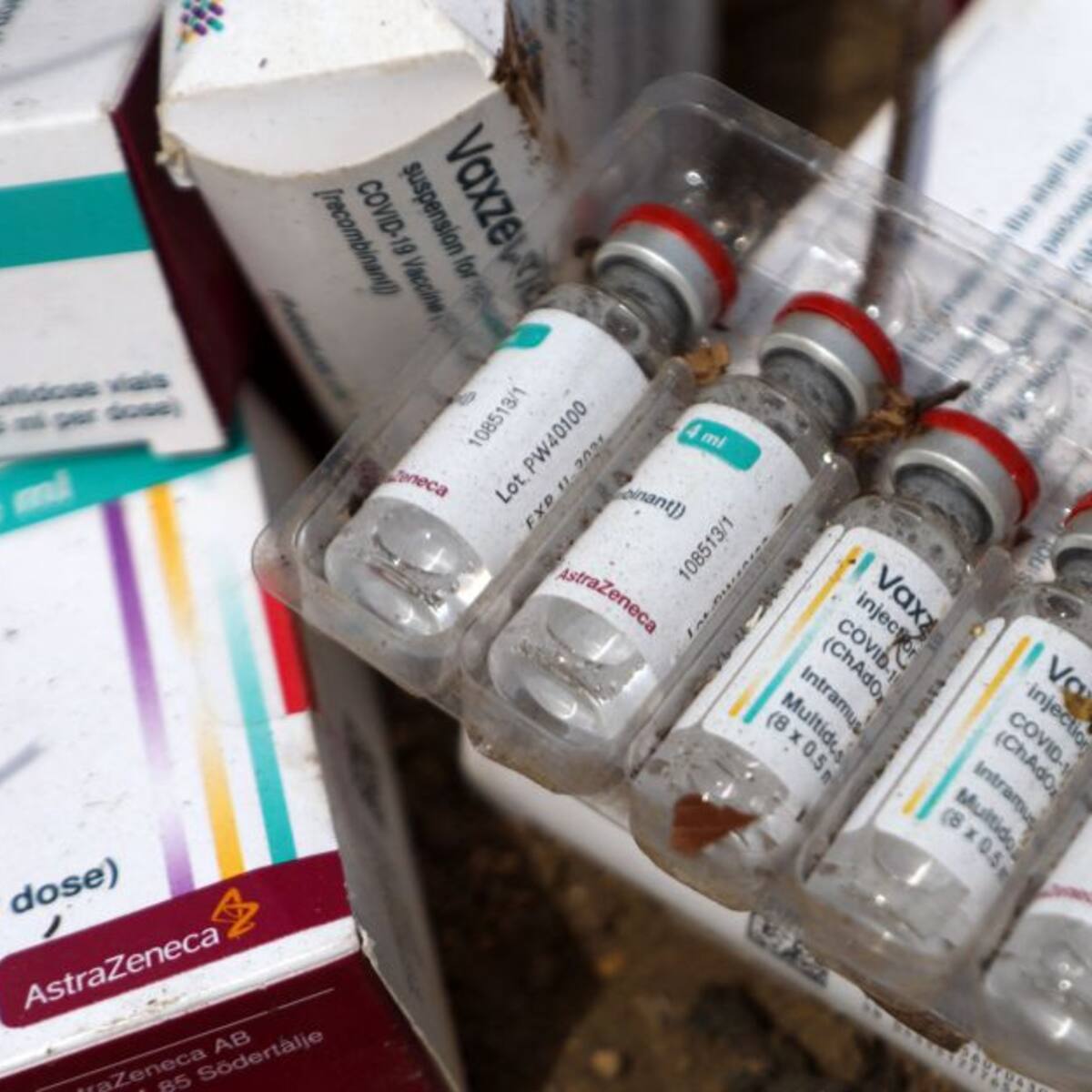 AstraZeneca dice que tercera dosis refuerza anticuerpos contra ómicron