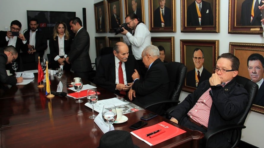 La W conoció el documento que debe firmar quien desee ser candidato presidencial por el Partido Liberal