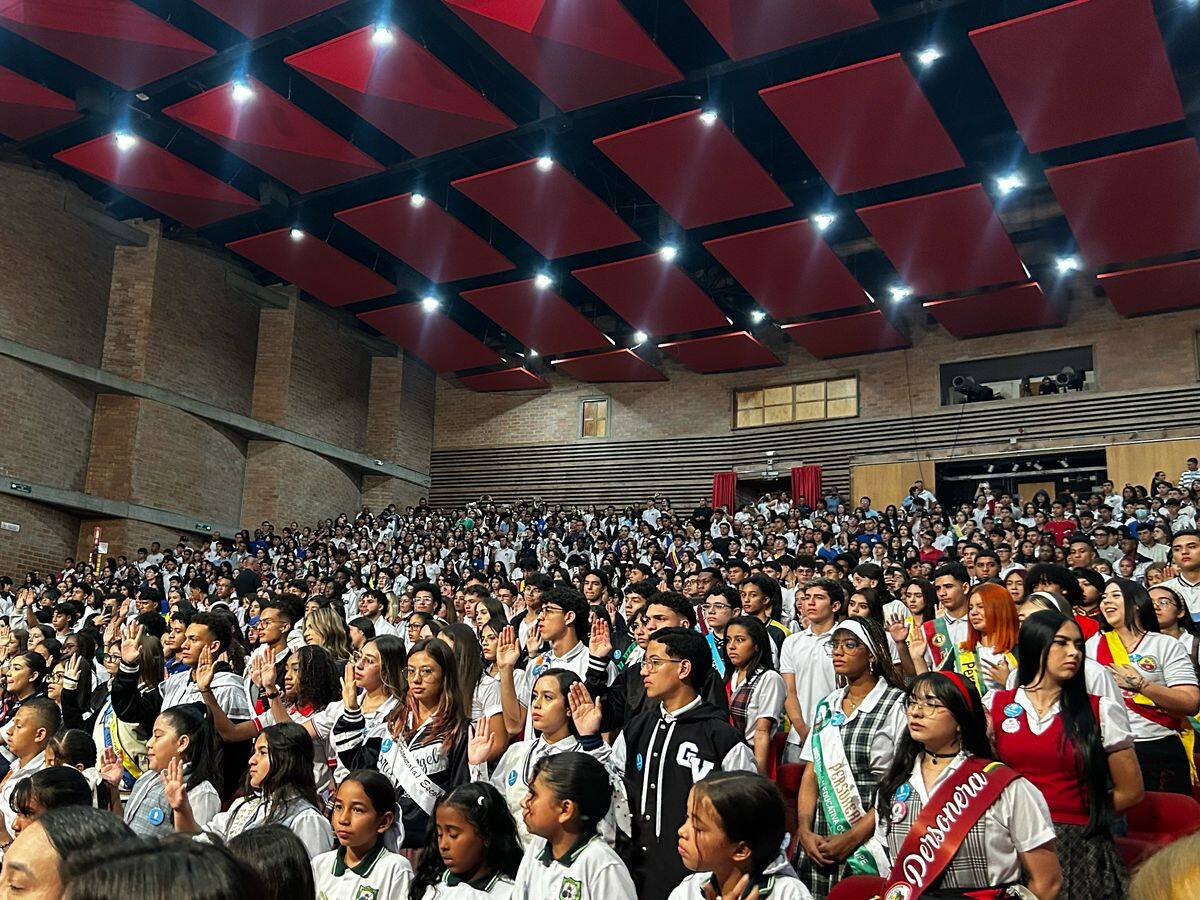 Más de 1.300 jóvenes asumen el liderazgo estudiantil en Medellín
