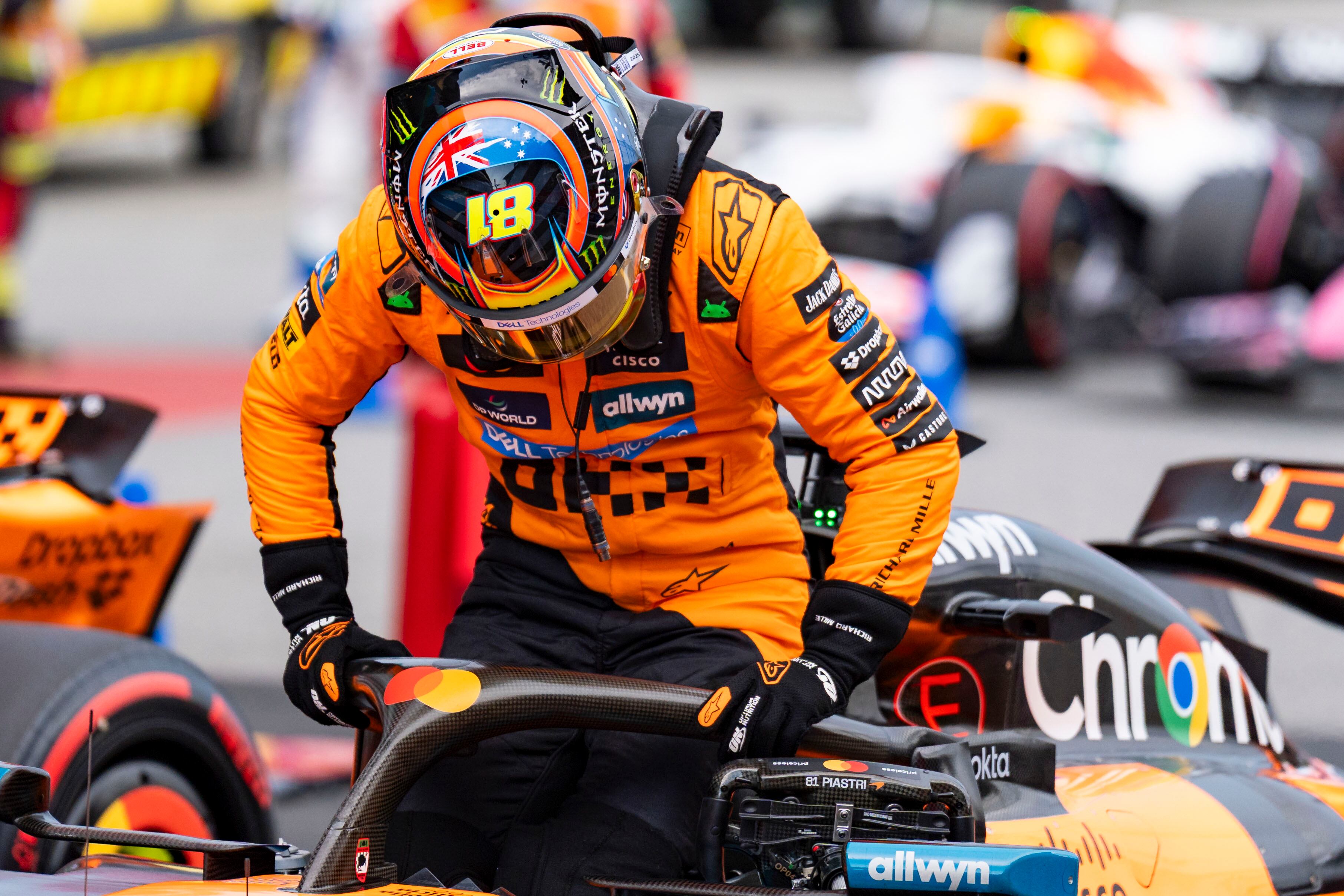 MONTMELÓ (BARCELONA), 31/05/2025.- El piloto australiano del equipo McLaren Oscar Piastri, tras la clasificación previa al Gran Premio de España de Fórmula 1 en el circuito de Barcelona-Cataluña, en Montmeló (Barcelona). EFE/Siu Wu