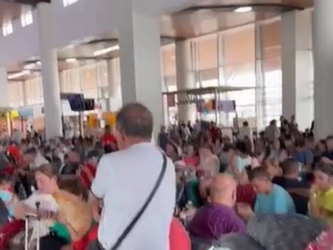 Esto es un horno, una mala imagen para el país: turista sobre calor en aeropuerto samario