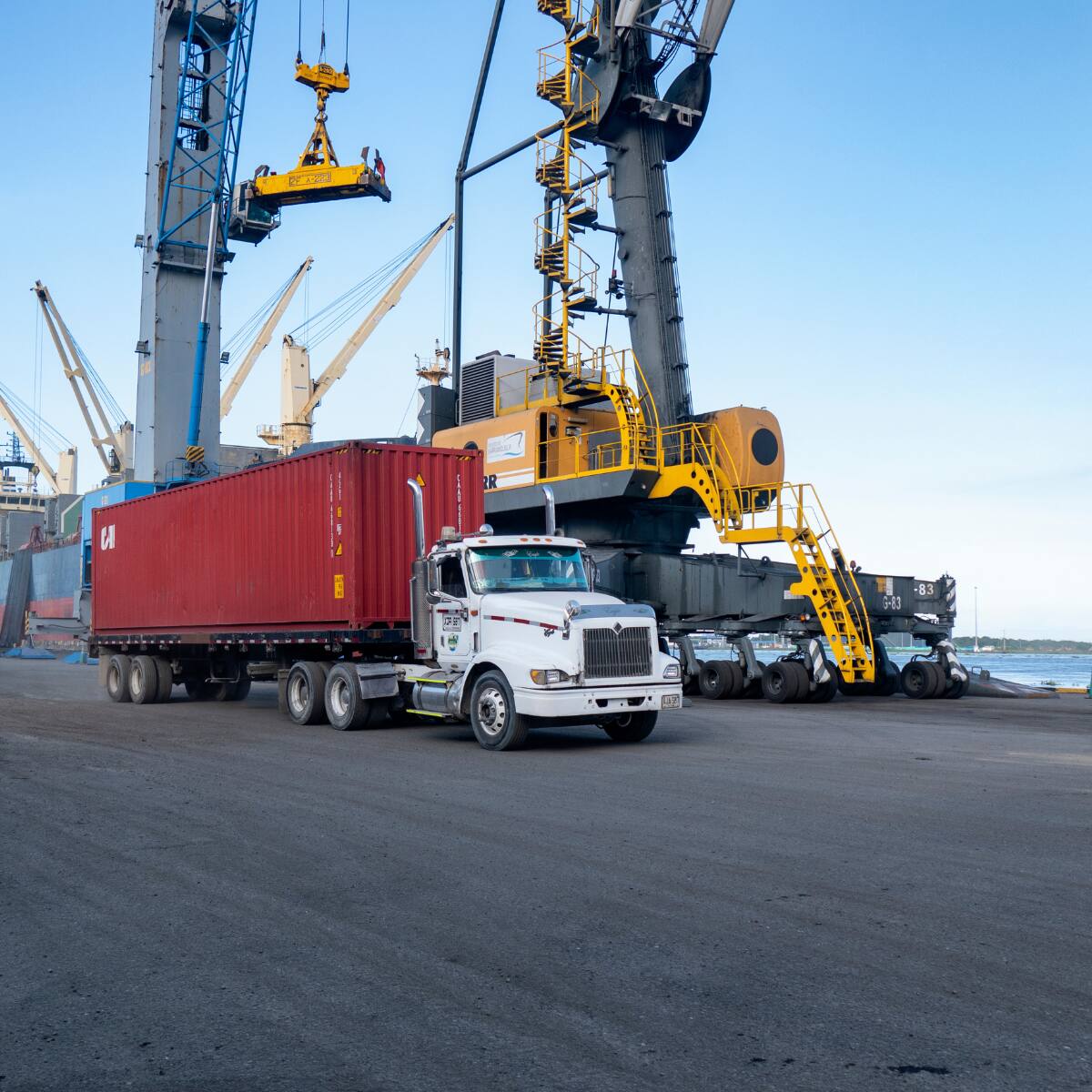Colombia supera récord en exportaciones de carga y refuerza controles a empresas transportadoras