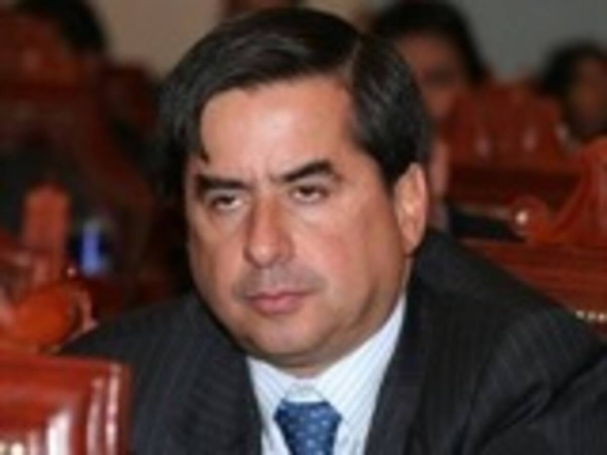 Senador Juan Fernando Cristo asegura que la nueva ley de Víctimas no cumple con los estándares internacionales