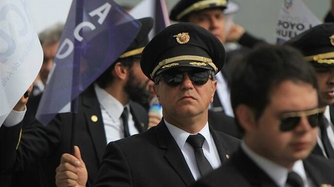 Mintrabajo hizo un llamado a Avianca a no pensar en despedir pilotos de la Acdac. Foto: Colprensa