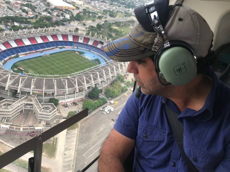 Alcalde Char sobrevolando el estadio Metropolitano