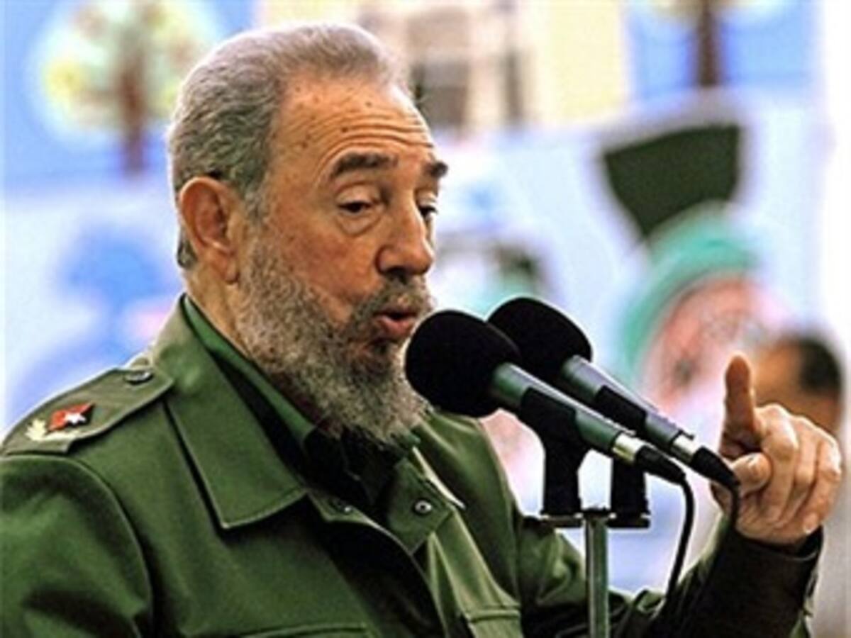 Fidel reaparece en acto masivo para hablar del peligro nuclear
