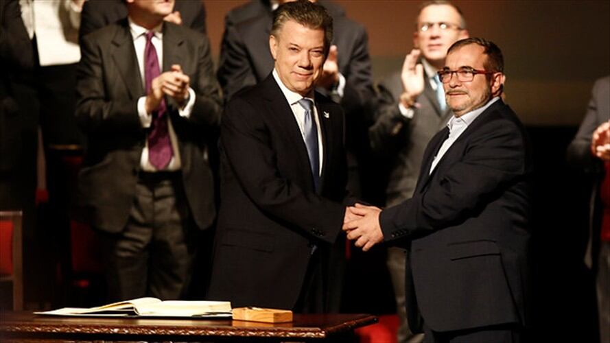 Juan Manuel Santos y Rodrigo Londoño 'Timochenko'. Foto: