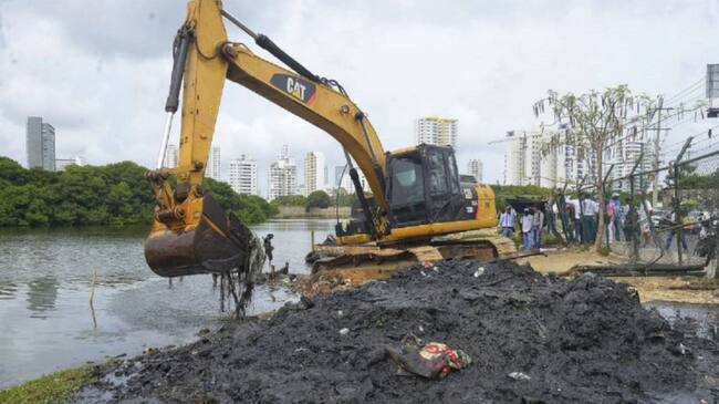 El cuerpo de agua sufre de una preocupante contaminación ambiental producto los residuos sólidos y la sedimentación