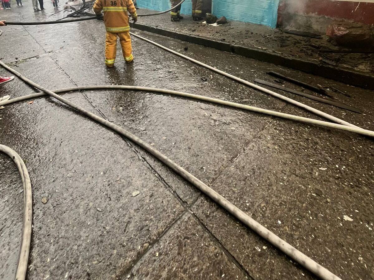 Cuatro familias quedan damnificadas por un incendio de cuatro viviendas en Manizales