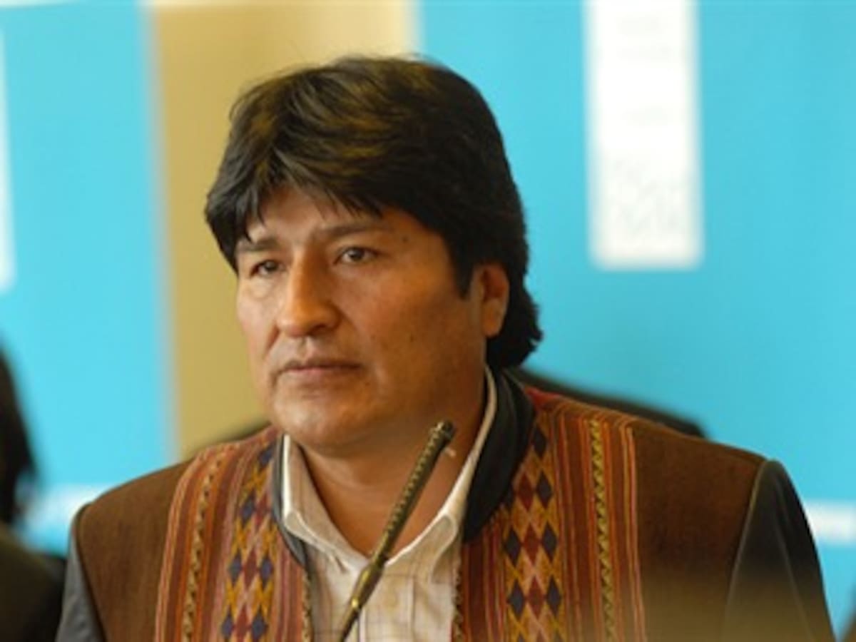Evo Morales prohibe a sus ministros usar internet y celular por temor a espionaje