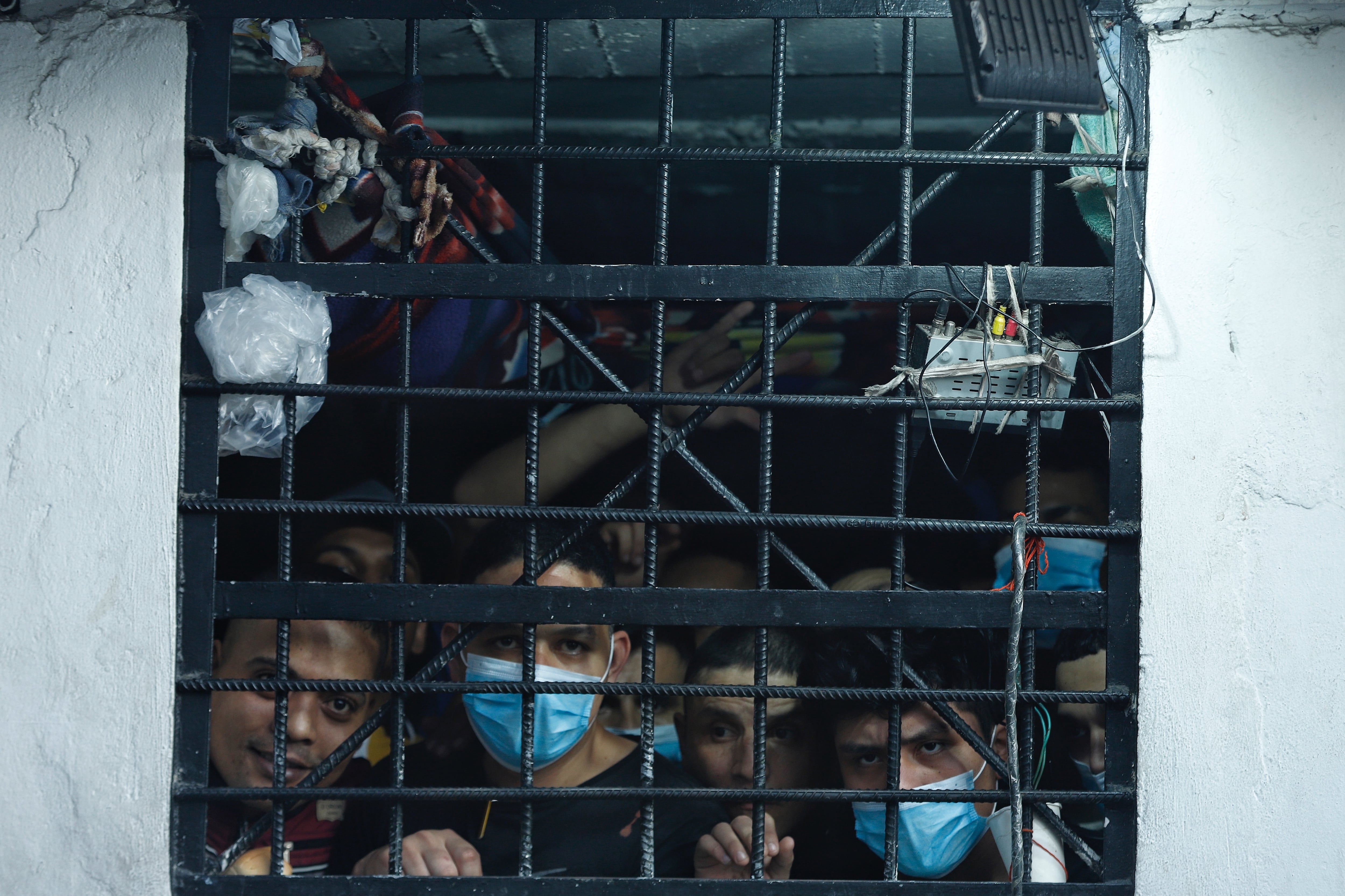 Bogotá. Marzo 6 de 2023. Corte Constitucional hace recorridos en las estaciones de policía en Bogotá para verificar el hacinamiento y violación de derechos humanos, lo acompañan la defensoría del pueblo y la Procuraduría. (Colprensa - Camila Díaz)