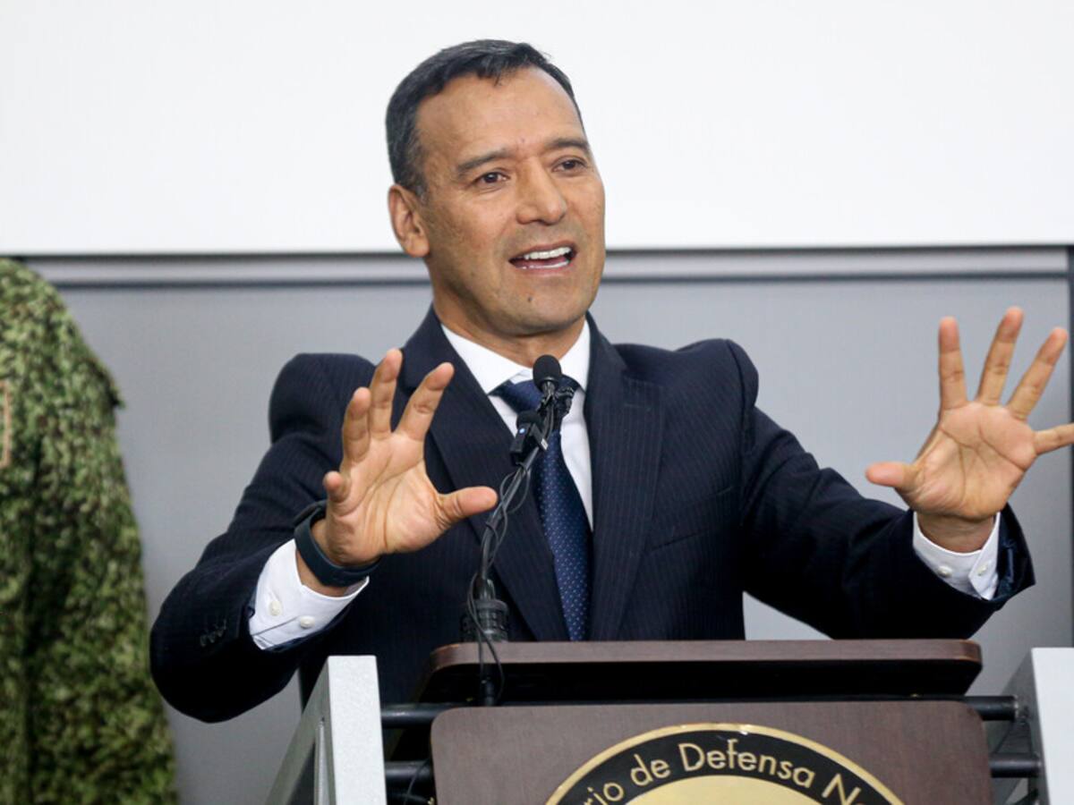 ¿Cambio en el Ministerio de Defensa? Tres nombres suenan para reemplazar a Pedro Sánchez