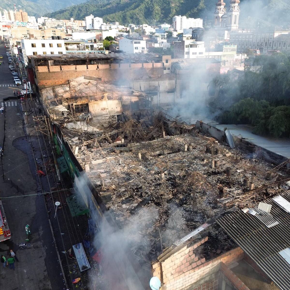 Evalúan plan de ayudas a comerciantes afectados por incendio en el centro de Ibagué