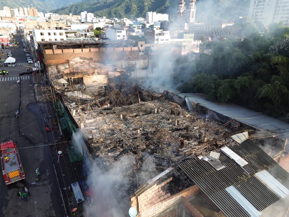 Evalúan plan de ayudas a comerciantes afectados por incendio en el centro de Ibagué