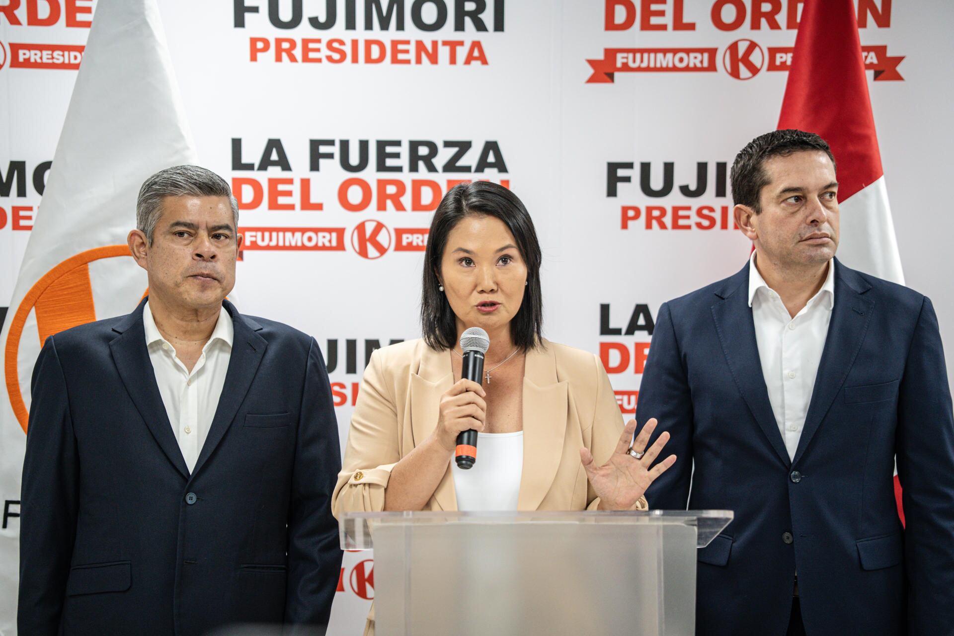 Fujimori pidió el apoyo de los peruanos para defender la "economía, democracia y libertad". Foto: EFE.